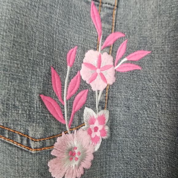 CJ Blue High Rise Embroidered Bootcut Jeans 8P - Picture 2 of 6